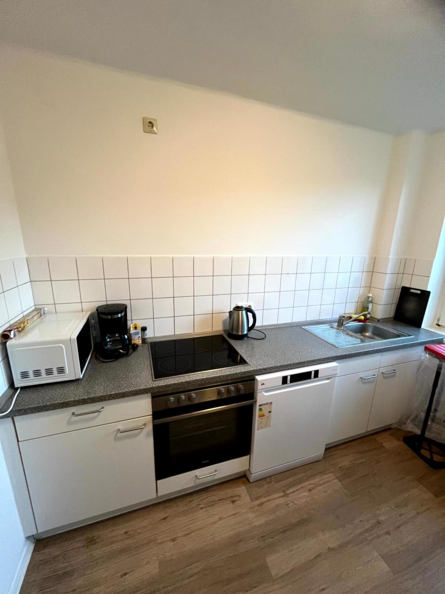 3-Zimmer Monteurwohnung Mit Balkon Neumünster Buitenkant foto