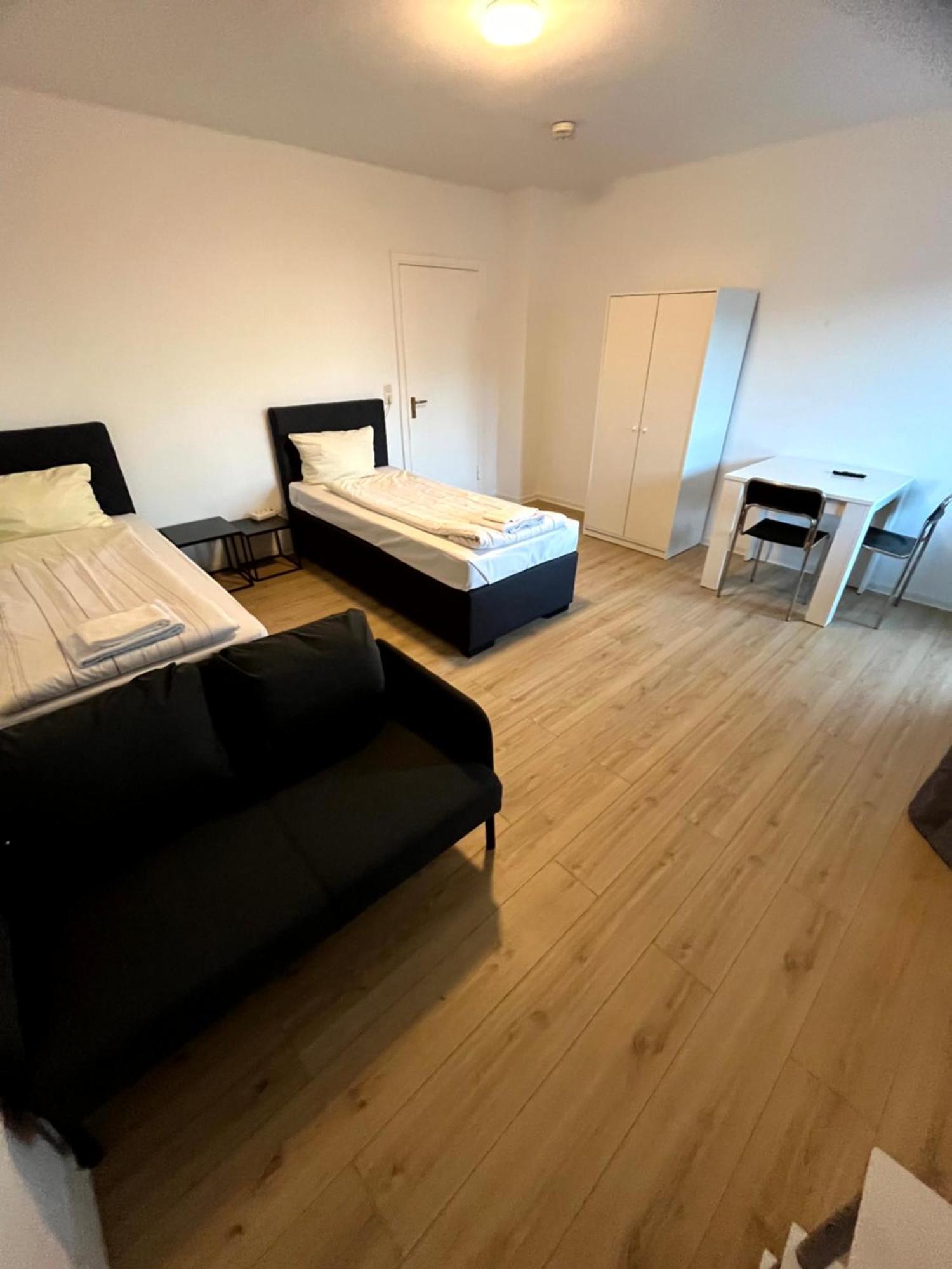 3-Zimmer Monteurwohnung Mit Balkon Neumünster Buitenkant foto