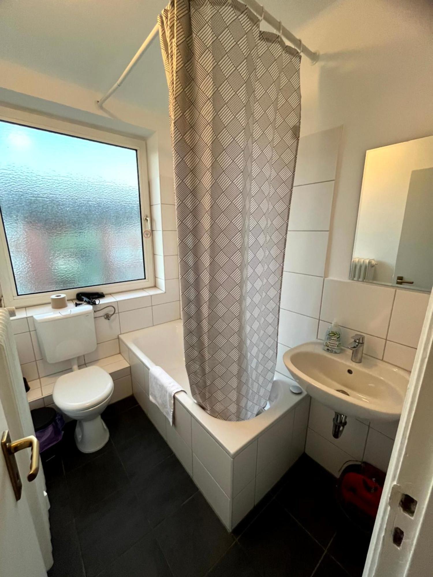 3-Zimmer Monteurwohnung Mit Balkon Neumünster Buitenkant foto